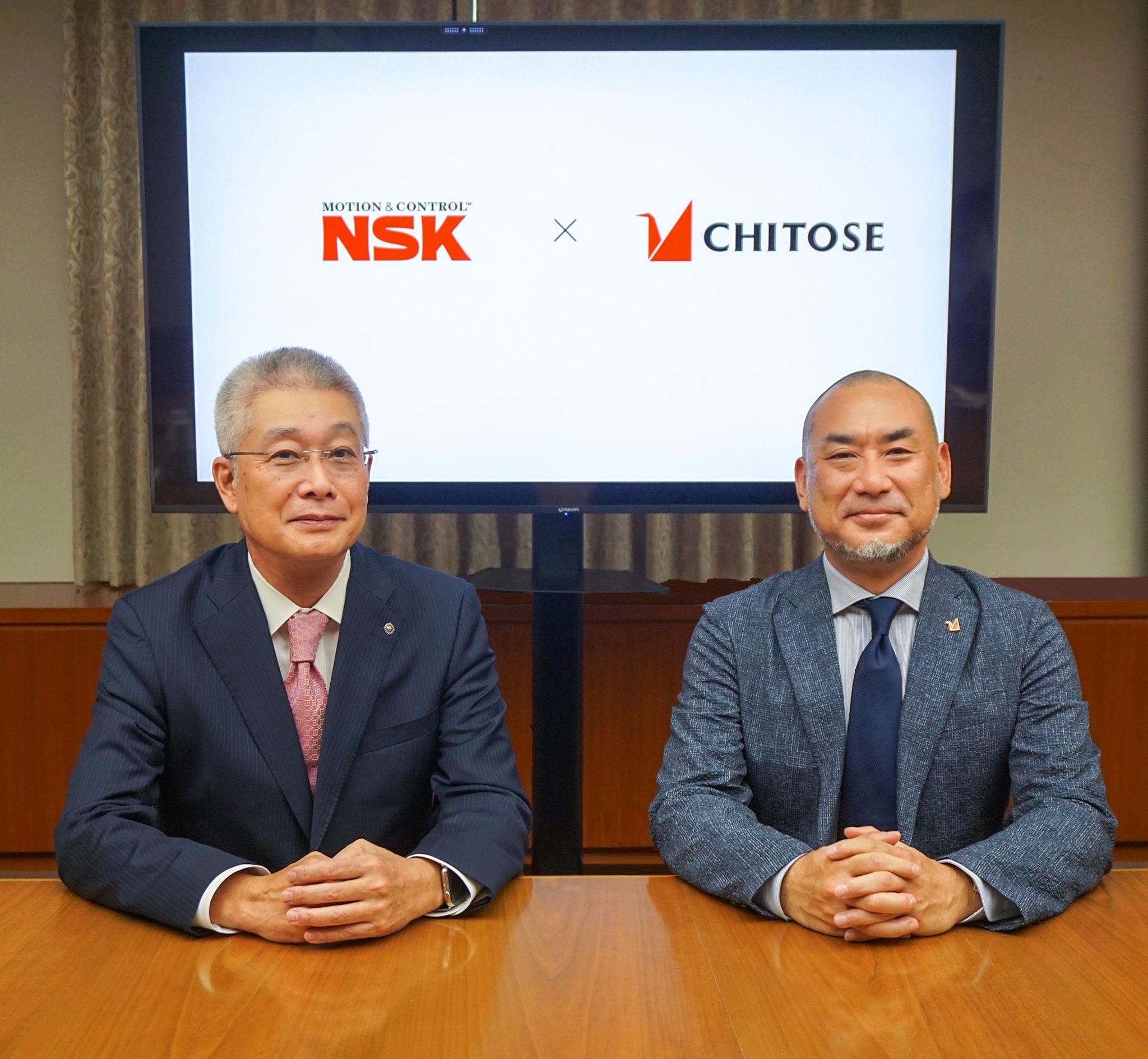 NSK representative: Akitoshi Ichii (left), CHITOSE representative: Tomohiro Fujita (right)