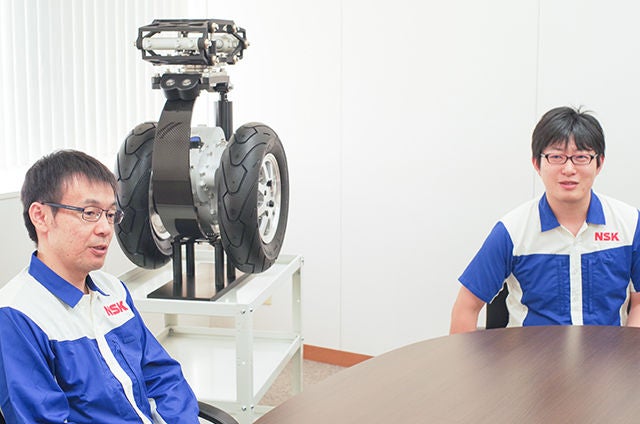 Masafumi Hikida (left) and Ryuho Morita (right) from the Powertrain Technology Development Department