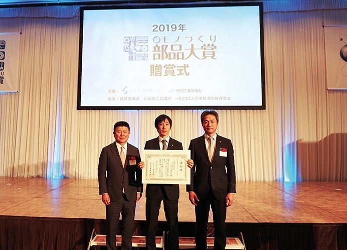 1)	Left to right: Kazuo Miyaguchi, Centre President, Linear Technology Centre, NSK Ltd.; Keitaro Oka, Assistant Manager, Linear Technology Centre, NSK Ltd.; and Shigeharu Kobayashi, Senior Manager, Linear Technology Centre, NSK Ltd.