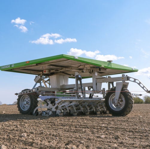 Der autonome und CO2-neutral arbeitende Sä- und Hackroboter FarmDroid FD20 wird auf dem Agritechnica-Stand von NSK zu sehen sein.  Foto: FarmDroid