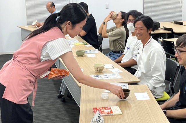 異文化交流サークルの茶道体験イベントの様子